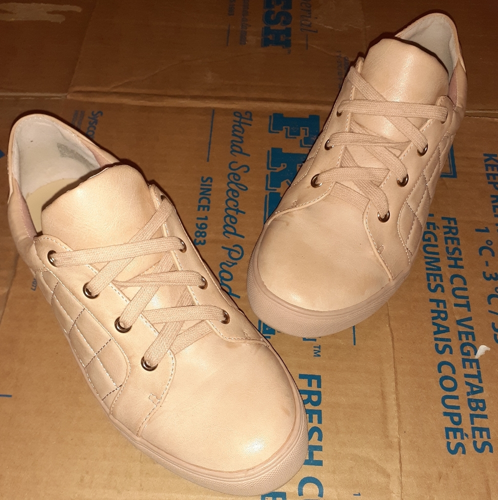 JustFab Quilted Sneakers. Great condition! Size 10, but fits like 9.5.Dusty pin